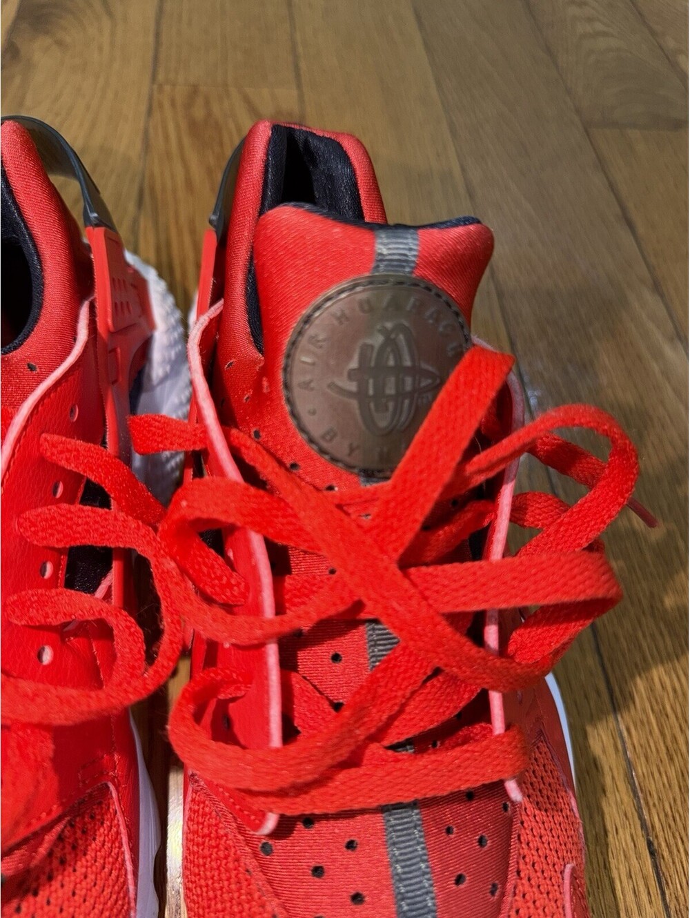 Size 10 US MEN’S Nike Air Huarache Men’s Habanero Red & White Athletic Running - Picture 8 of 10